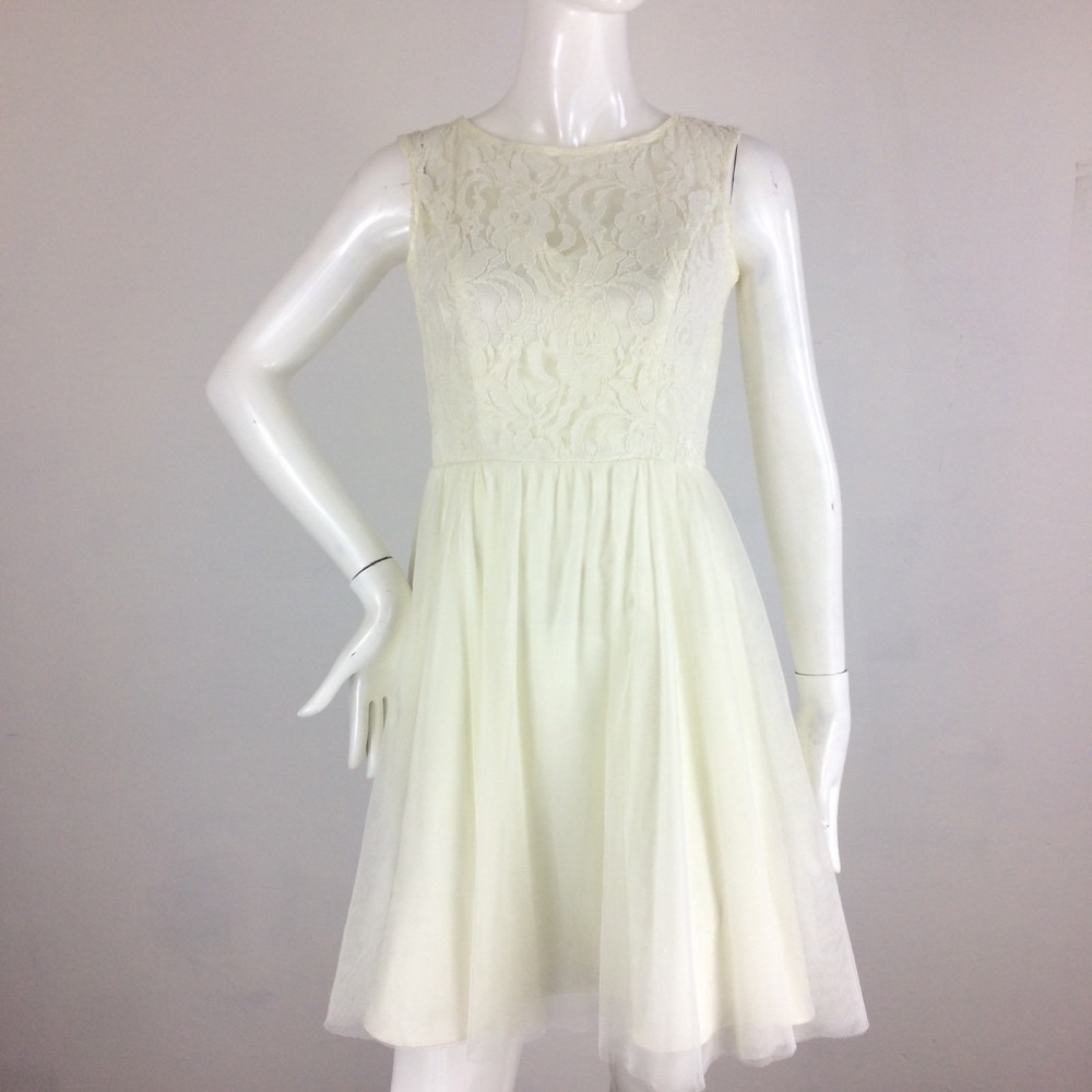 Gorgeous White lace Cocktail Dress - small
